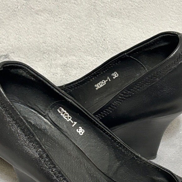 🔥🔥🔥Tory Burch Black and Gold Flats Iconic Design Size: 7.5US/ 38 EU🔥🔥🔥 - Picture 9 of 9